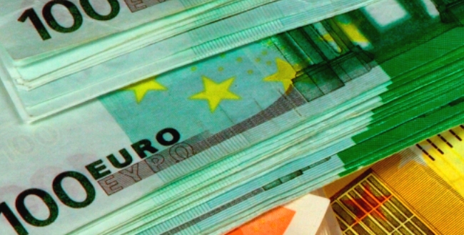 Evro je pao zbog nesigurnosti vezane za planove oko monetarne politike Evropske centralne banke